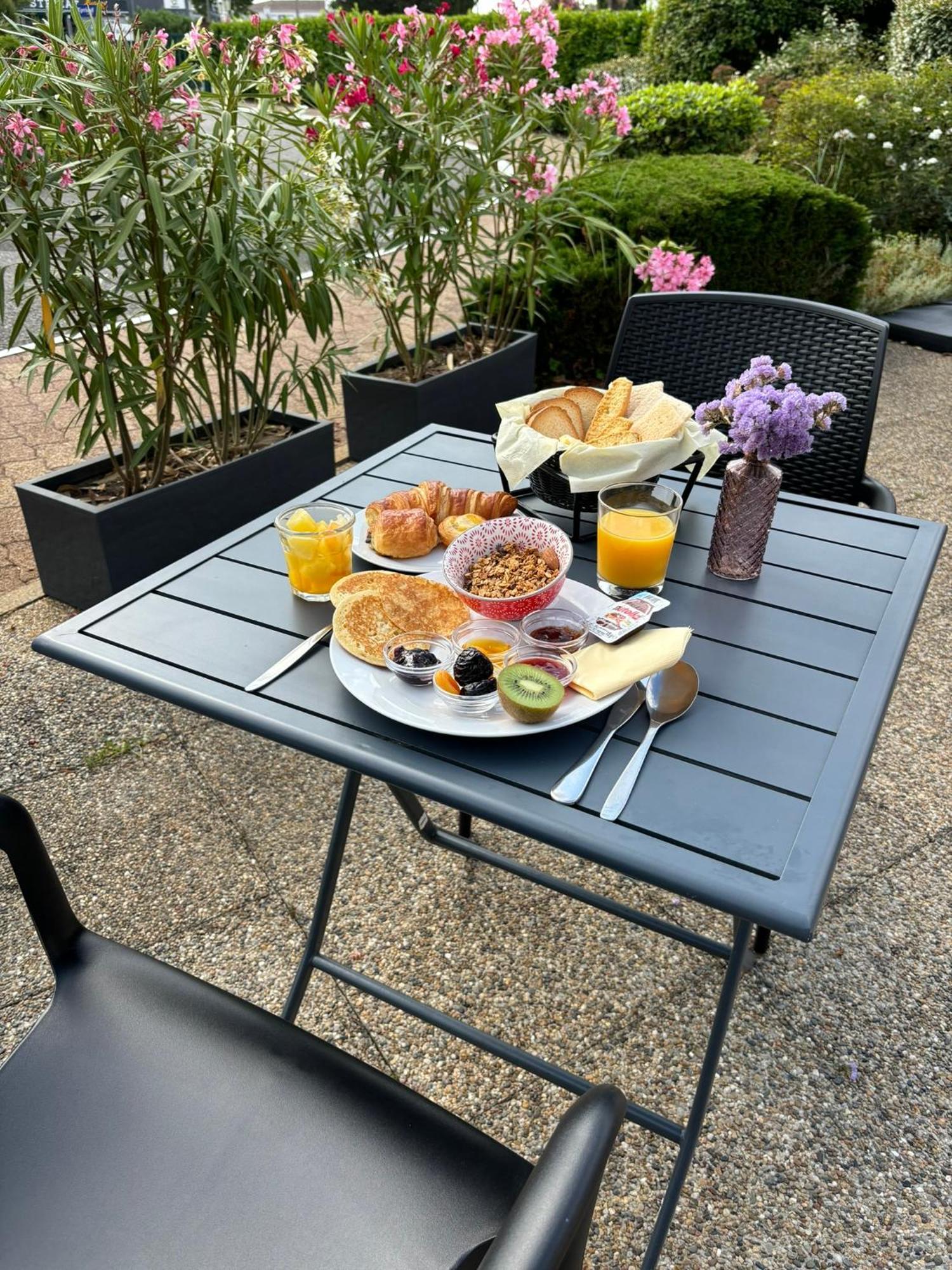 Kyriad Bordeaux Lormont Exterior foto
