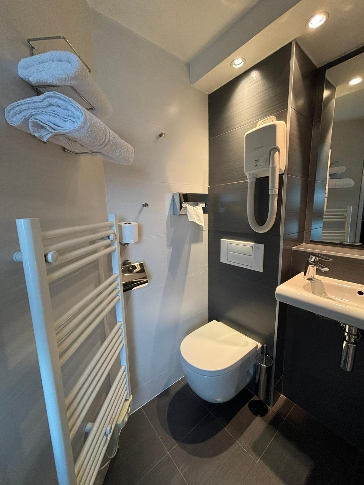Kyriad Bordeaux Lormont Exterior foto